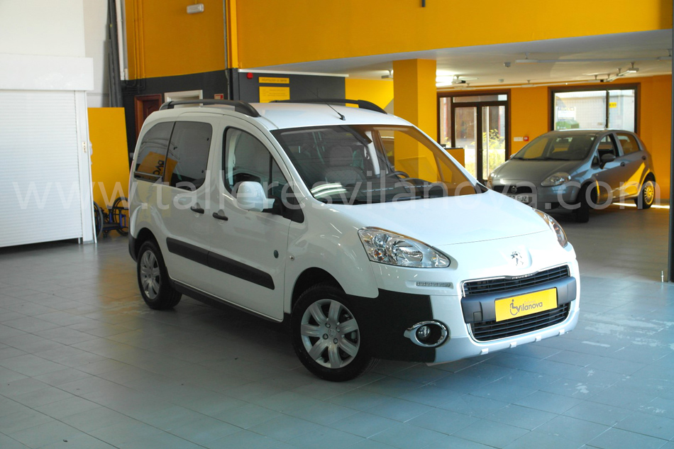 Peugeot-Partner-transformado-para-transporte-de-pasajero-en-silla-de-ruedas